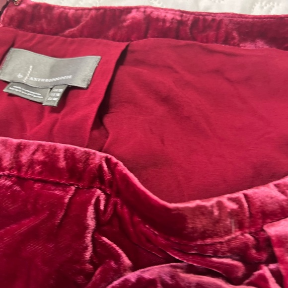 By ANTHROPOLOGIE Connie Crushed Red Velvet Mini Skirt Ruched Side Slit
NWT 16 - Picture 4 of 13